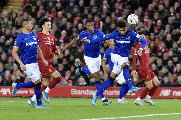 王伟：亚泰中期想引进更好的球员，但这些球员不愿冒巨大风险（王伟：亚泰中期拟升级引援，但目标球员不愿承担高风险）