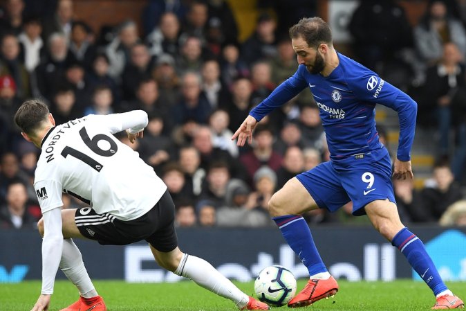 南通发布：苏超南通队载誉而归，3000多名球迷迎接城市英雄（南通发布：苏超南通队凯旋，三千余球迷迎接城市英雄）