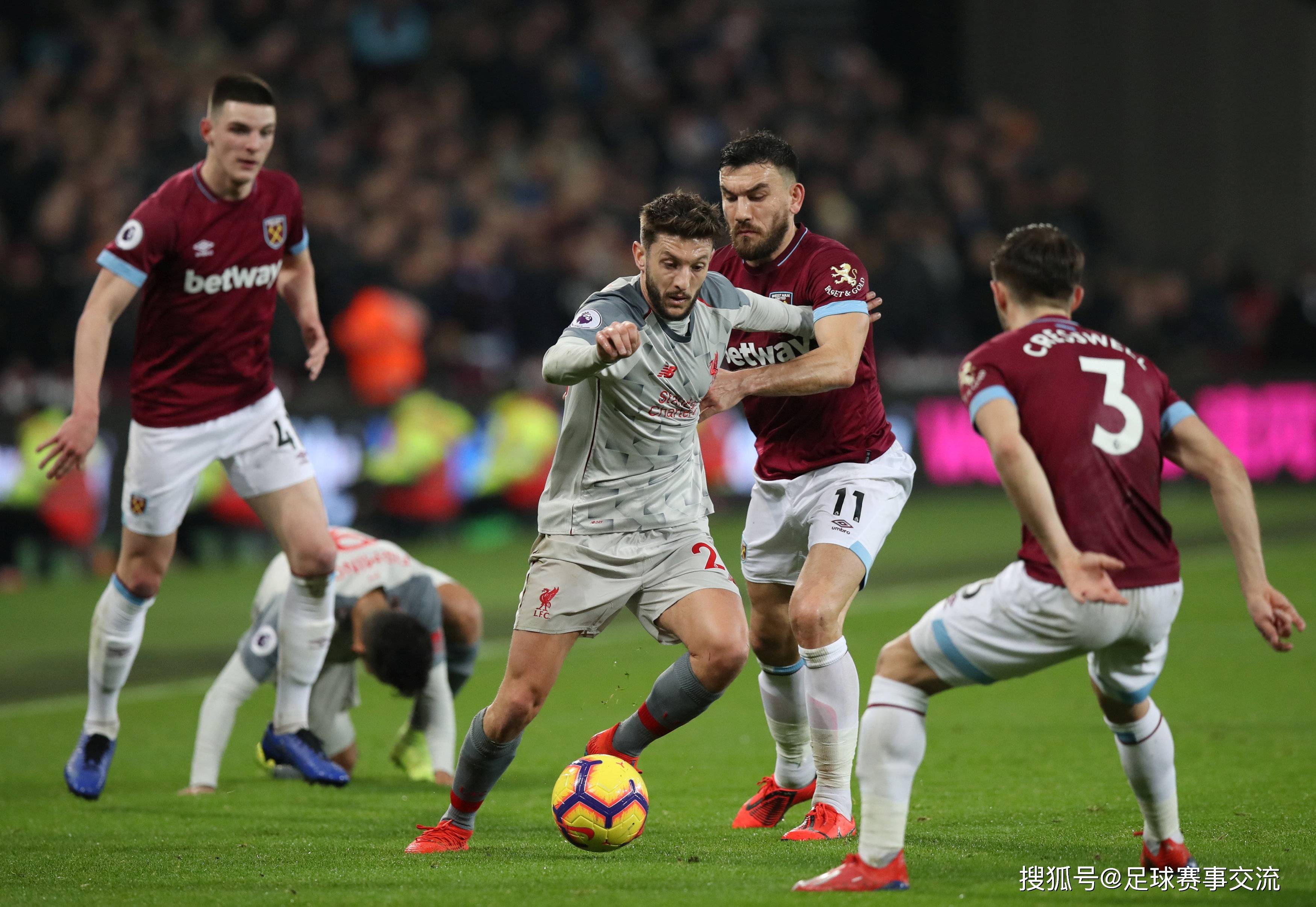 巴萨球迷再次在诺坎普比赛第10分钟集体高喊梅西的名字！（诺坎普第10分钟，巴萨球迷再度齐声呼喊梅西）