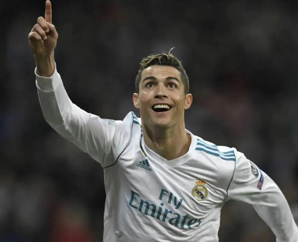 张镇麟：新赛季加盟上海从点滴做起，希望和弗格为球队做贡献（张镇麟：新赛季加盟上海，脚踏实地起步，盼与弗格携手助力球队）