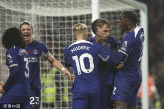 玉昆外援奥斯卡在老家开车时车辆突然起火，好在人没事（玉昆外援奥斯卡在老家驾车遭遇车辆自燃，所幸人身无恙）